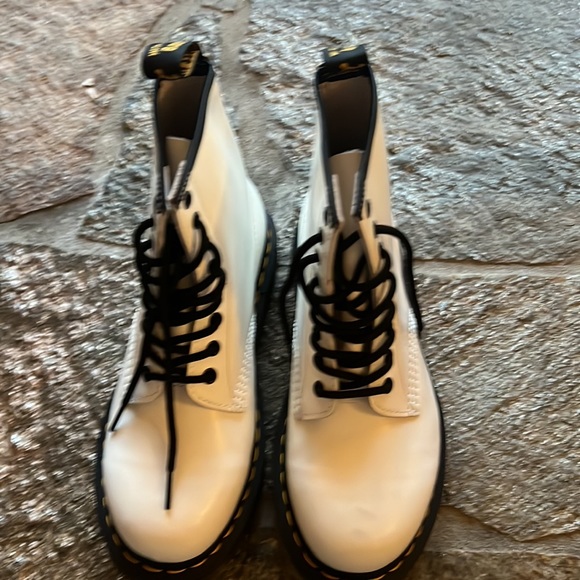 White dock martins - Picture 4 of 5